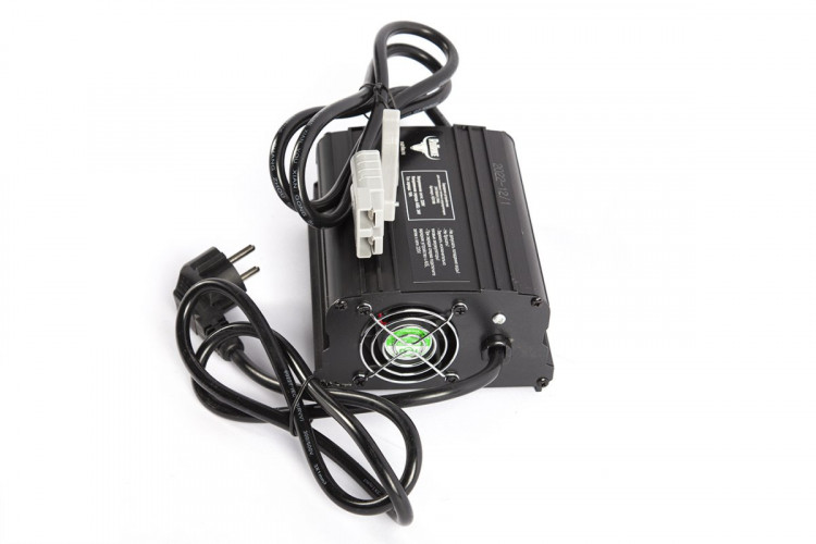 Зарядное устройство RuTrike для аккумуляторов 24V50A/H (10A) в Перми